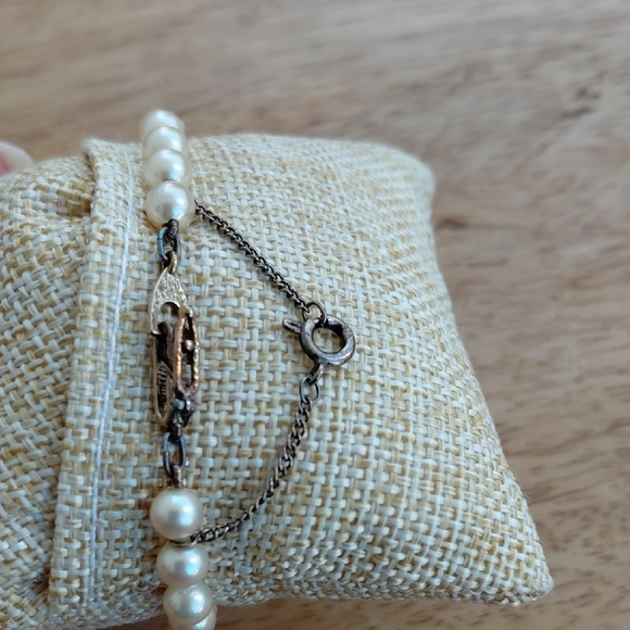 Elegant Cream Pearl Bracelet - Picture 2 of 4